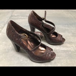 Banana Republic embossed ostrich peep toe pump